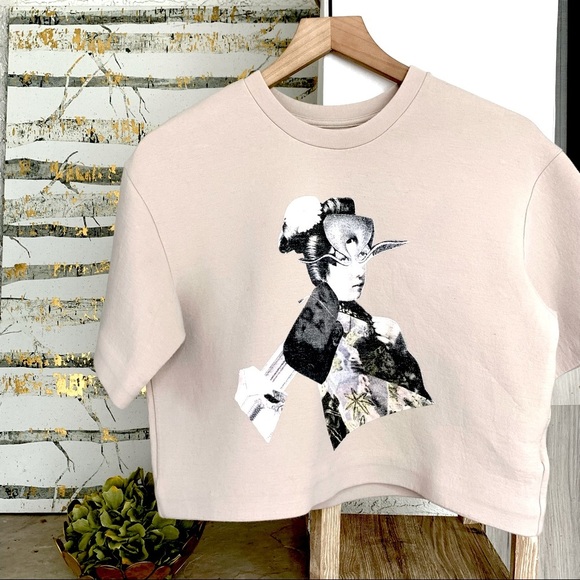 Graphic Beige Crop Top - Picture 2 of 10